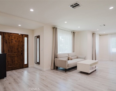 16155 Hamlin Street - Photo Thumbnail 4