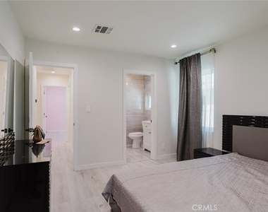 16155 Hamlin Street - Photo Thumbnail 14