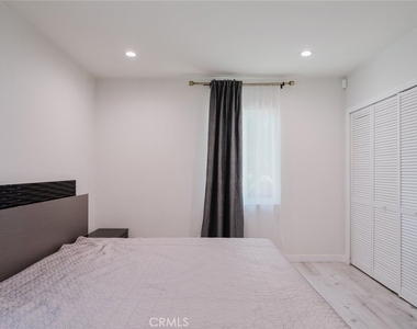 16155 Hamlin Street - Photo Thumbnail 13