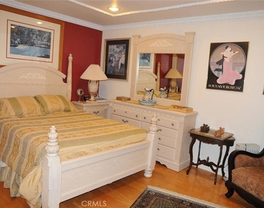 1902 Stonesgate - Photo Thumbnail 5
