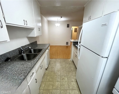 1933 Pelham Avenue - Photo Thumbnail 10