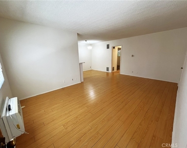 1933 Pelham Avenue - Photo Thumbnail 3