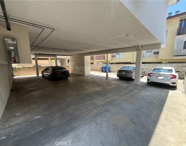 1933 Pelham Avenue - Photo Thumbnail 22