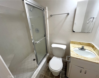 1933 Pelham Avenue - Photo Thumbnail 18