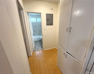 1933 Pelham Avenue - Photo Thumbnail 11
