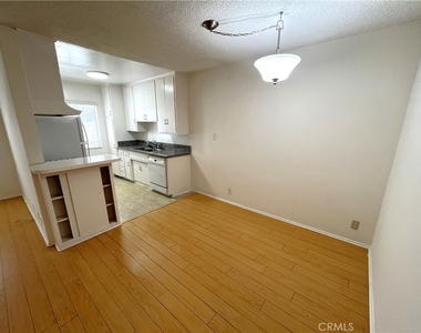 1933 Pelham Avenue - Photo Thumbnail 7