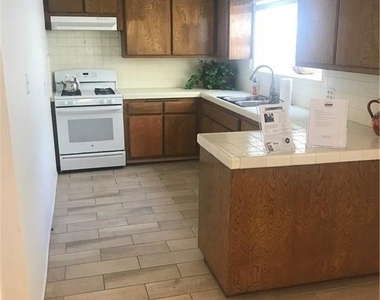 921 S Leland Street - Photo Thumbnail 5