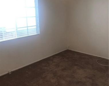921 S Leland Street - Photo Thumbnail 11