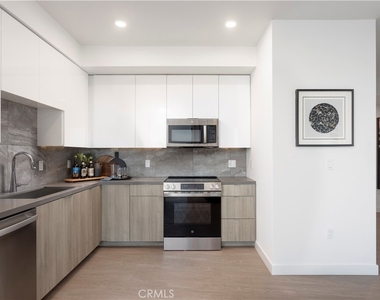 511 S Harbor - Photo Thumbnail 4