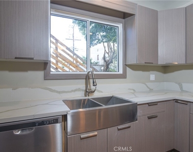 226 S Rexford Drive - Photo Thumbnail 14