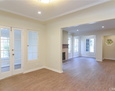 226 S Rexford Drive - Photo Thumbnail 3