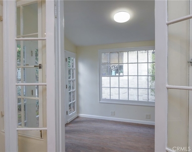 226 S Rexford Drive - Photo Thumbnail 8