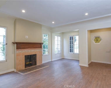 226 S Rexford Drive - Photo Thumbnail 1