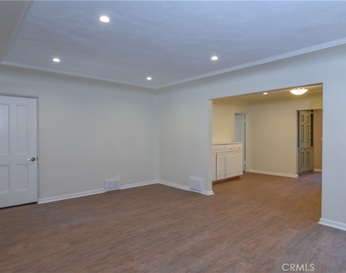 226 S Rexford Drive - Photo Thumbnail 5