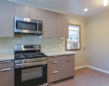 226 S Rexford Drive - Photo Thumbnail 13