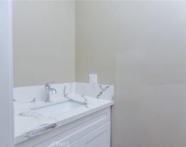226 S Rexford Drive - Photo Thumbnail 21