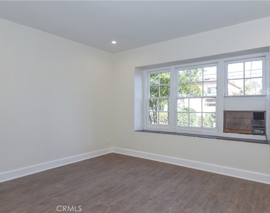 226 S Rexford Drive - Photo Thumbnail 16