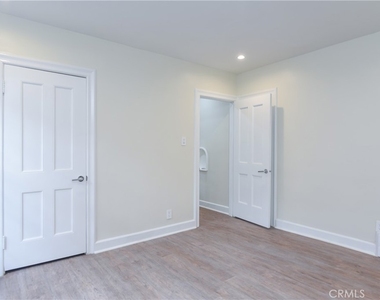 226 S Rexford Drive - Photo Thumbnail 19
