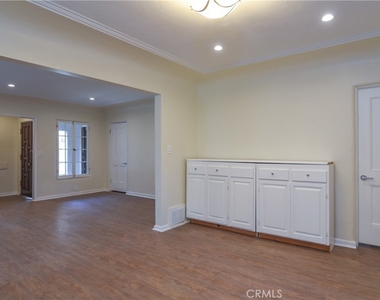226 S Rexford Drive - Photo Thumbnail 4