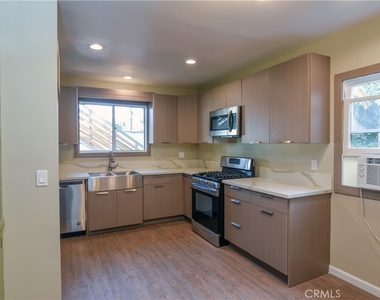 226 S Rexford Drive - Photo Thumbnail 11