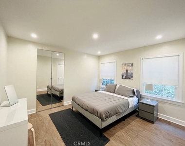 226 S Rexford Drive - Photo Thumbnail 15