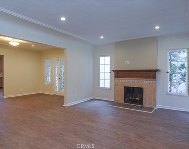 226 S Rexford Drive - Photo Thumbnail 2
