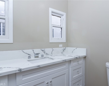 226 S Rexford Drive - Photo Thumbnail 24