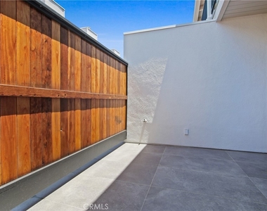 1133 24th Street - Photo Thumbnail 2