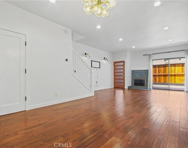 1133 24th Street - Photo Thumbnail 4