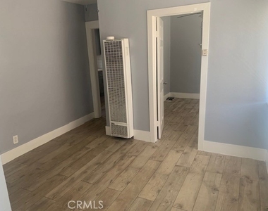 428 Almond Ave - Photo Thumbnail 2