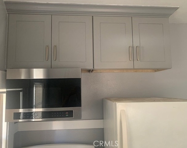 428 Almond Ave - Photo Thumbnail 5