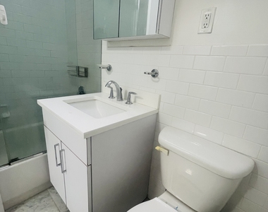 240 E 82nd Street, 5H - Photo Thumbnail 4