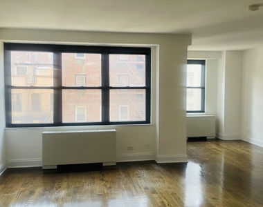 240 E 82nd Street, 5H - Photo Thumbnail 1