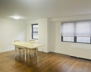 400 East 89th Street - Photo Thumbnail 3