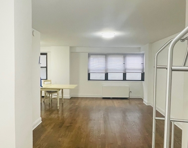 400 East 89th Street - Photo Thumbnail 4