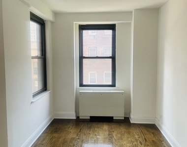240 E 82nd Street, 5H - Photo Thumbnail 2