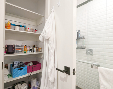 319 Graham Avenue - Photo Thumbnail 14