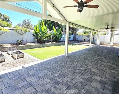 1124 W Woodcrest Avenue - Photo Thumbnail 31