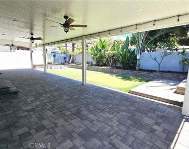1124 W Woodcrest Avenue - Photo Thumbnail 28