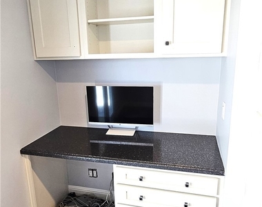 1124 W Woodcrest Avenue - Photo Thumbnail 20