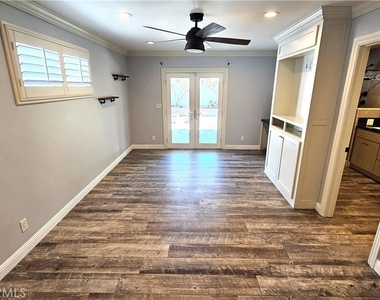 1124 W Woodcrest Avenue - Photo Thumbnail 22