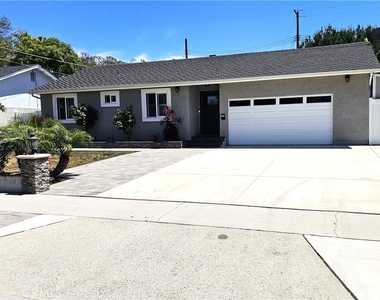 1124 W Woodcrest Avenue - Photo Thumbnail 1