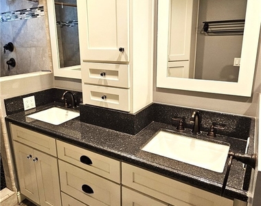 1124 W Woodcrest Avenue - Photo Thumbnail 25