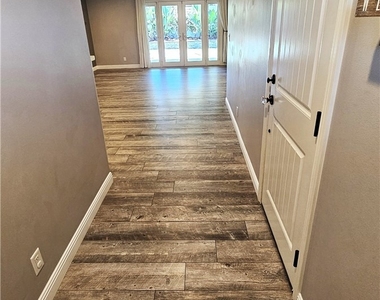 1124 W Woodcrest Avenue - Photo Thumbnail 7