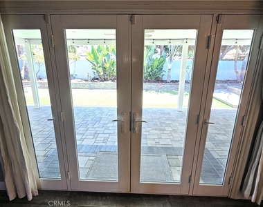 1124 W Woodcrest Avenue - Photo Thumbnail 27