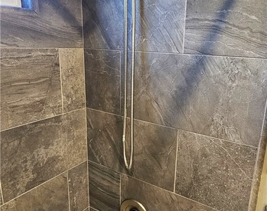 1124 W Woodcrest Avenue - Photo Thumbnail 16