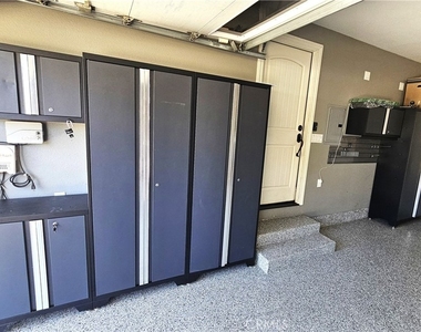 1124 W Woodcrest Avenue - Photo Thumbnail 32