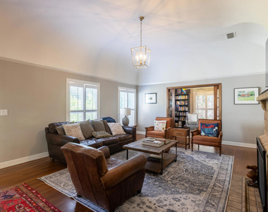 1541 Rose Villa Street - Photo Thumbnail 5