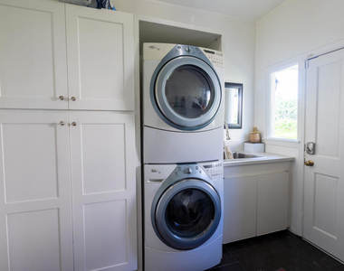 1541 Rose Villa Street - Photo Thumbnail 14