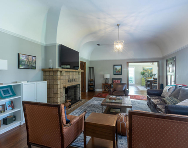 1541 Rose Villa Street - Photo Thumbnail 4